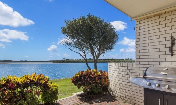 Yamba Appartement | Peninsula Court 6, Fish from your back door