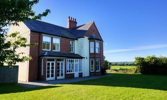 Bodorgan Appartement | Penrhyn Halen - a dog that sleeps 14 guests in 7 bedrooms