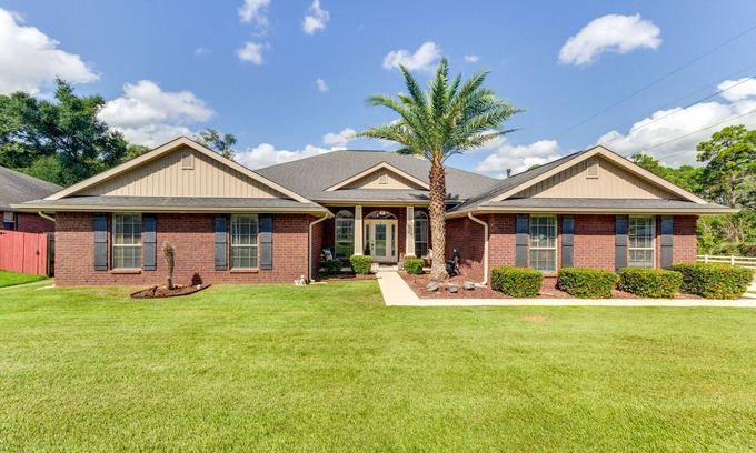 Brent Maison | Pensacola Home w/ Private Lanai, 9 Mi to Downtown!