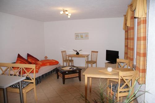Wriezen Maison | Pension am Radweg & Ristorante Juani