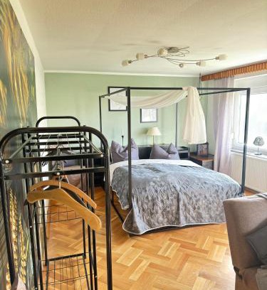 Niederorschel Maison | Pension FAULPELZ - Budget Apartment mit Küche, Badewanne