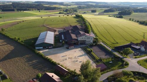 Seebarn Maison | Pension & Reitschule Fuchsenhof
