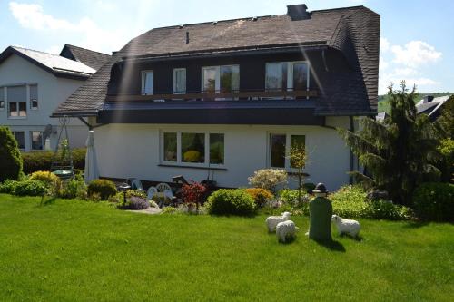 Usseln Maison | Pension Robin Hood