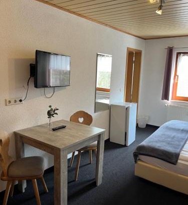 Schwabach Lit Et Petit-Déjeuner | Pension Unterreichenbach