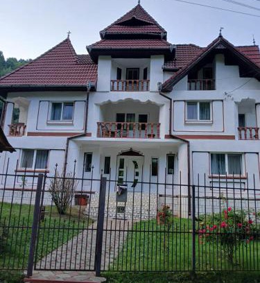 Sugag Maison | PENSIUNEA ANA Transalpina