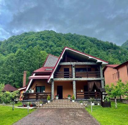 Malaia Maison | Pensiunea Cristalis
