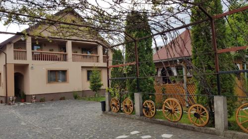 Sieu Maison | Pensiunea Todorica Sergiu