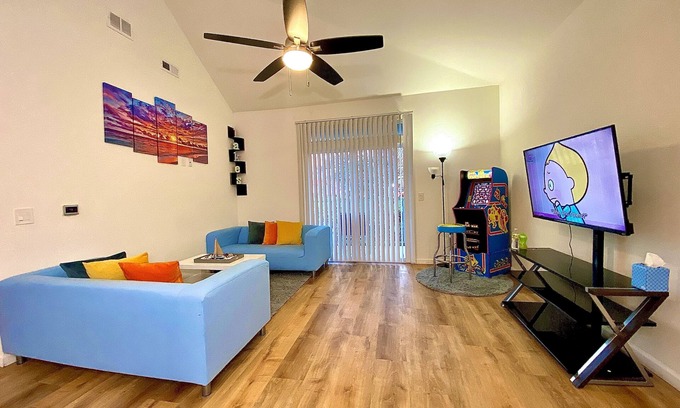 Weldon Spring Heights Maison | PENTHOUSE 2BD2BTH PAC-MAN/ROKU