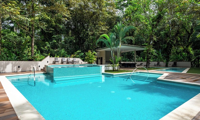 Ballena Copropriété | Penthouse Beachfront Condo-Safe-Sleeps 8