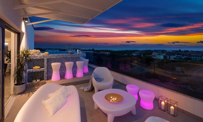 Mali Maj Appartement | Penthouse Blue Horizon- a luxury penthouse with infinity pool, hot tub and sea views!