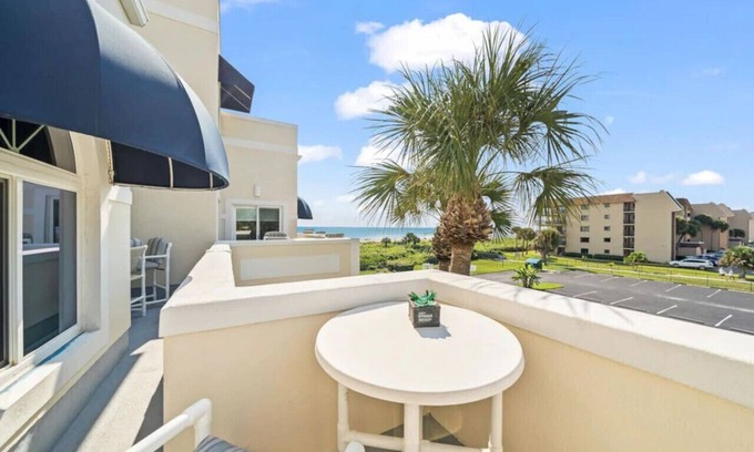 Port Canaveral Copropriété | Penthouse Condo, ocean view, steps to the beach