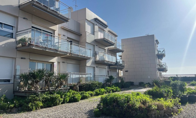 Gava Appartement | Penthouse in front of the sea Gava beach!