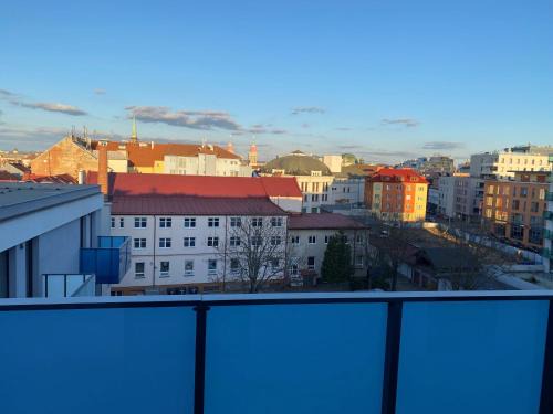 Old Town Plzen Appartement | Penthouse mit Balkon in zentraler Lage in Pilsen