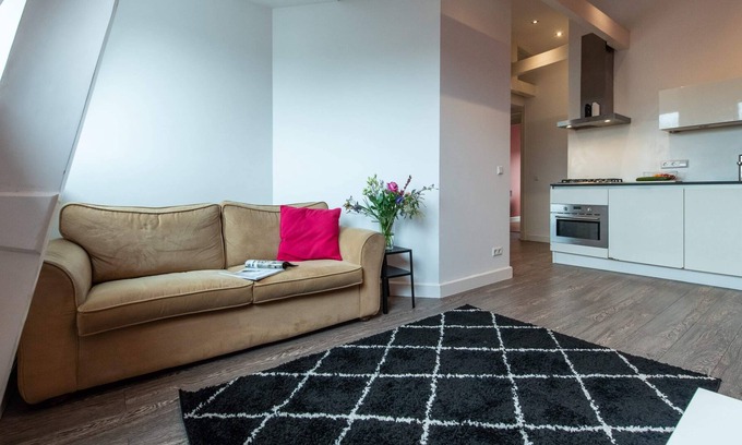 Oude Pijp Appartement | Penthouse spacious apartment with canal view