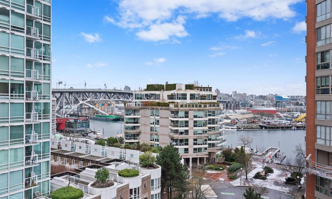 Downtown Vancouver Copropriété | Penthouse suite w/ jacuzzi on Seawall w/ views
