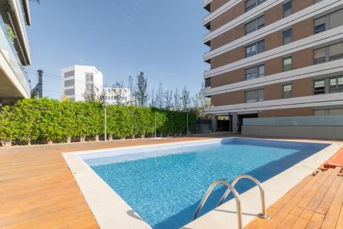 Cornella de Llobregat Appartement | Penthouse with Private Terrace & Pool Access