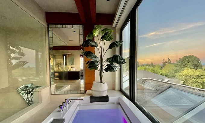 Delta Lit Et Petit-Déjeuner | Penthouse w/Pool + Hot Tub