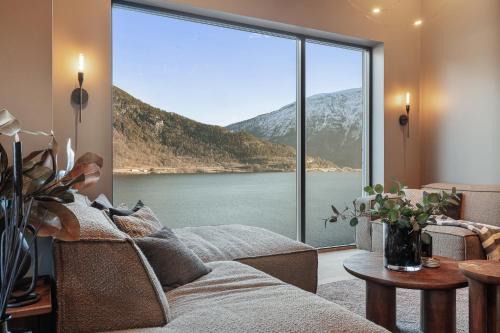 Sogndal Appartement | Penthouse with fjord view and parking