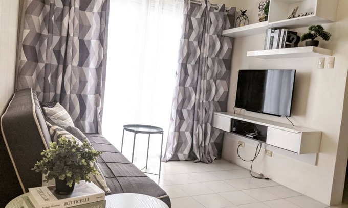 Muntinlupa Copropriété | Penthouse with Home Office and Parking