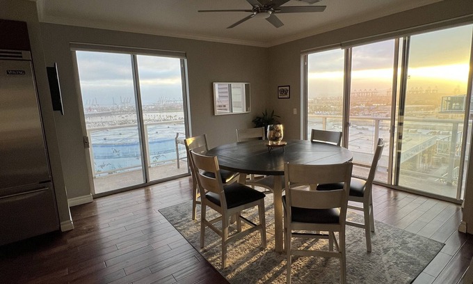 Waterfront Copropriété | Penthouse with ocean views