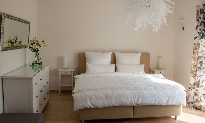 Waschenbeuren Appartement | Penthouse avec terrasse sur le toit et vue imprenable sur le Hohenstaufen.