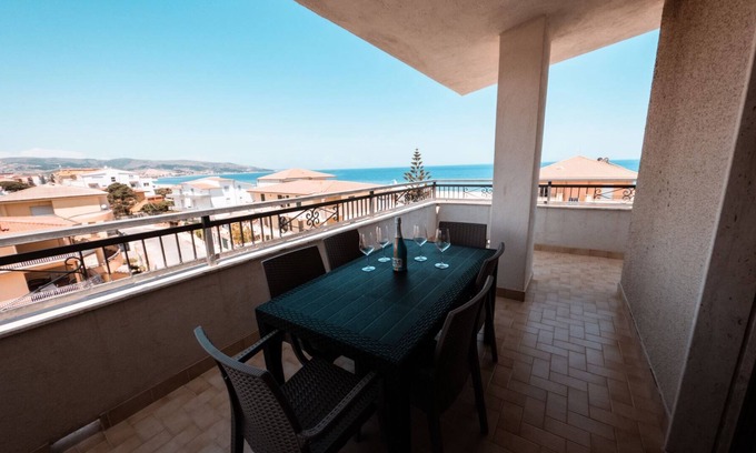 Marina di Strongoli Appartement | Penthouse with sea view terraces