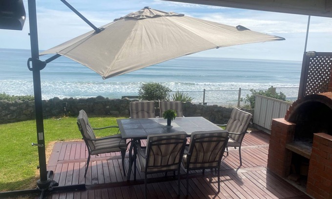 Pukehina Maison | Penzance - Perfect Bach for 2 Families