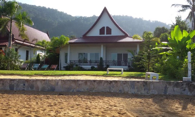 Ko Chang Maison | Peony Villa, 3 Bedroom Beachfront Pool Villa