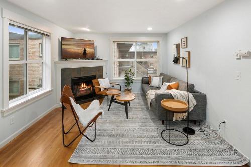 East Queen Anne Maison | Perch - Aurora Abode