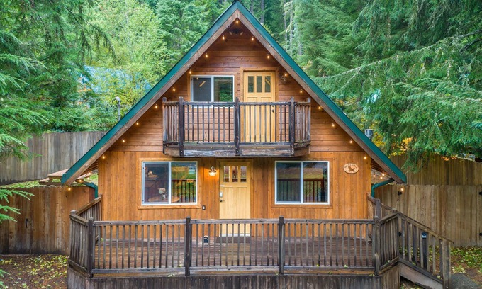 Paradise Estates Cabine | Perch - Juniper Cabin: Cozy A-Frame cabin w/ hot tub