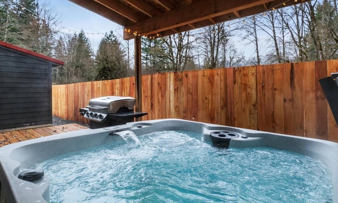 Ashford Cabine | Perch - Skatecreek Cabin: Midcentury Vintage Cabin w/ Hot Tub & Fire Pit!