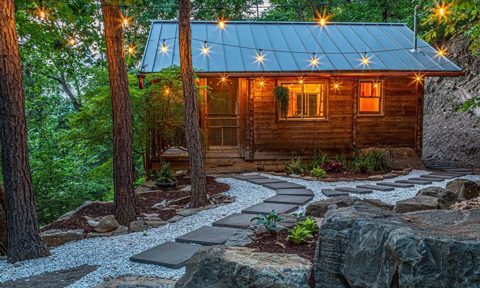 Harrisonville Chalet De Ski | Perched in the Trees, Very Private, Screened in Porch with view