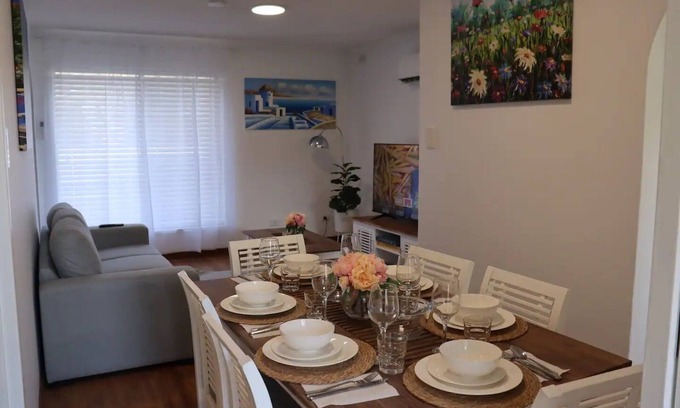 Semaphore Maison | Perfect Beachside Townhouse, 5min walk to beach