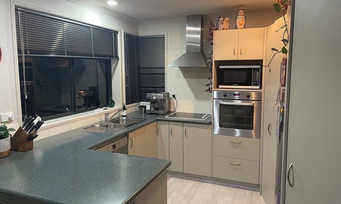 Papamoa Beach Maison | Perfect coastal holiday in a central Papamoa Beach location