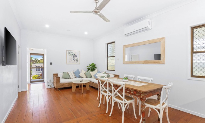 Lammermoor Maison | Perfect Cooee Bay Beach Getaway!
