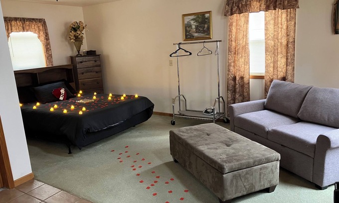 Marcellus Cabine | Perfect couple's retreat or family getaway less than an hour from Lake Michigan!