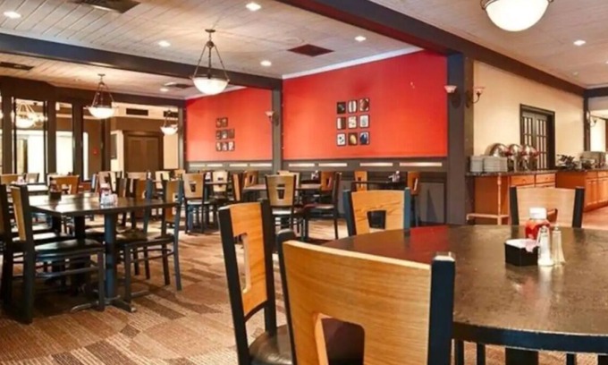 Bethlehem Maison | Perfect Escape! 3 Great Units, Pool, Restaurant, Near SteelStacks, Pet Friendly!