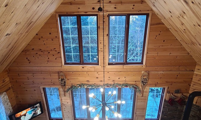 Notre-Dame-Des-Bois Chalet De Ski | Parfait pour reprendre son souffle vous serez charmé des beautés de la nature.
