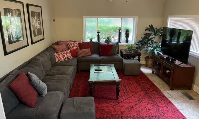 Chapel Ridge Maison | Perfect for campus visits 4 bedroom walk to Doak