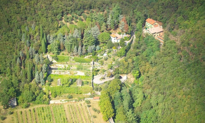 Roe Volciano Appartement | Spacieux et lumineux dans un endroit unique et paisible, à dix minutes de la plage et de Salò