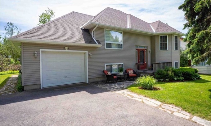 Southampton Maison | Perfect for couples or the family. Walk downtown, to beach or hiking trails.