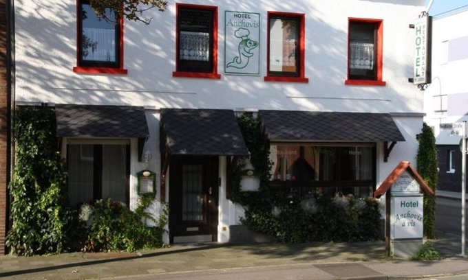 Neuwerk Hôtel | Perfect for craftsmen: affordable double room near the highway