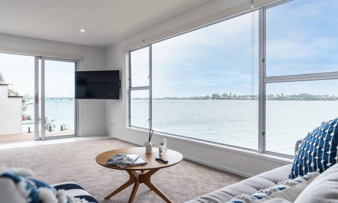 Tauranga Maison | Waterfront House, Boat Shed, 3 Kitchens