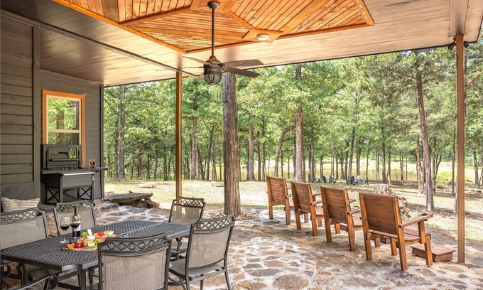 Edgewood Maison | Perfect for Large Groups- Hot tub | Kayaks