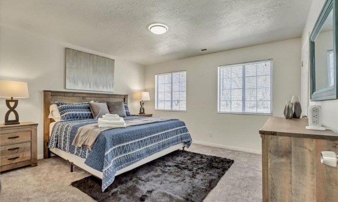 North Park Maison | Perfect For Large Groups - Fun 6BR with 2 Kitchens