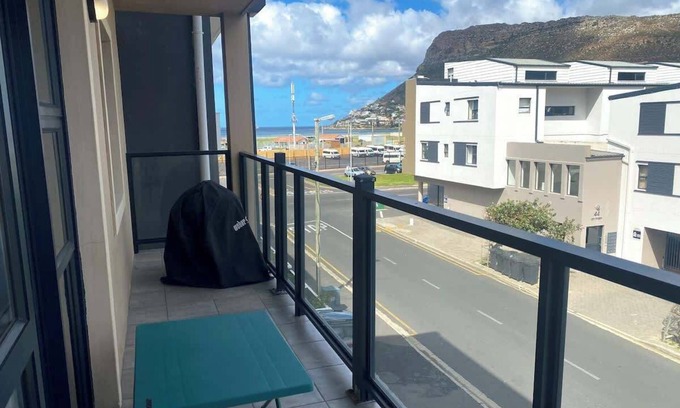 Redhill Appartement | Perfect for Longer Stays | Work & Relax w/parking
