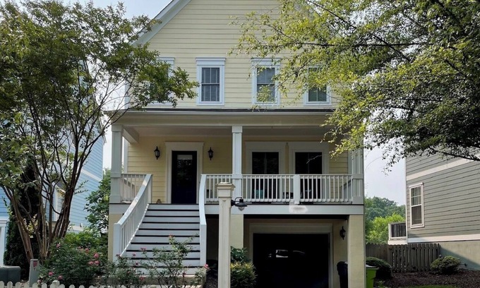 Charlottesville Maison | Perfect for UVA Graduation! Walking distance to Football Stadium and Grounds.