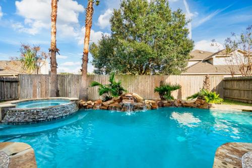 Spring Maison | Perfect Getaway with POOL, SPA, and Private Gym