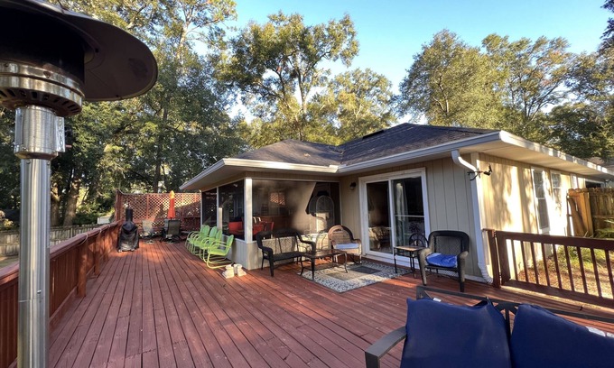 High Springs Maison | Perfect HAVEN paradise! Location, fenced, handicapped,Kayaks,Pets, Dive and kids