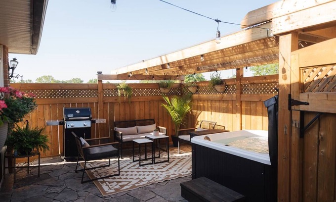 Riverside Maison | Perfect hideaway with a hot tub and a fireplace